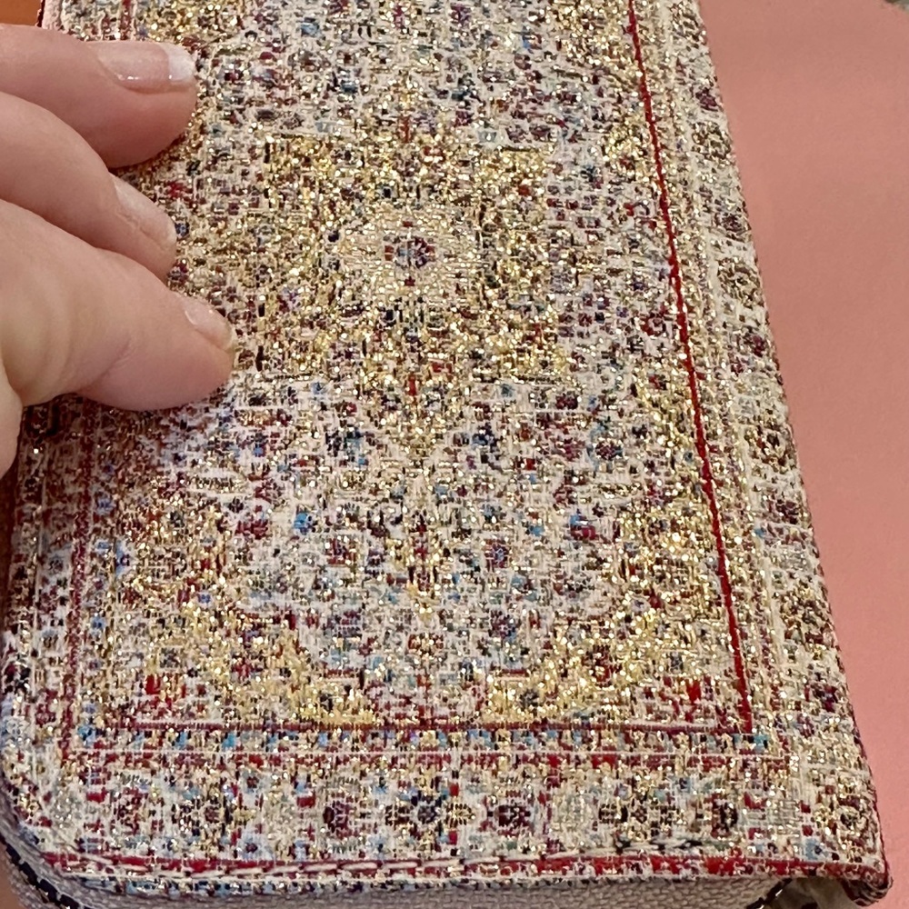 Elegant Embroidered Patterned Wallet